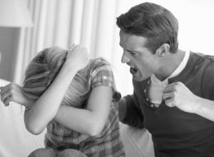 Муж постоянно унижает или оскорбляет: советы психологов для жен